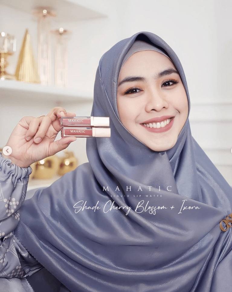 Oki Setiana Dewi Mahatic Cherry Blossom dan Ixora